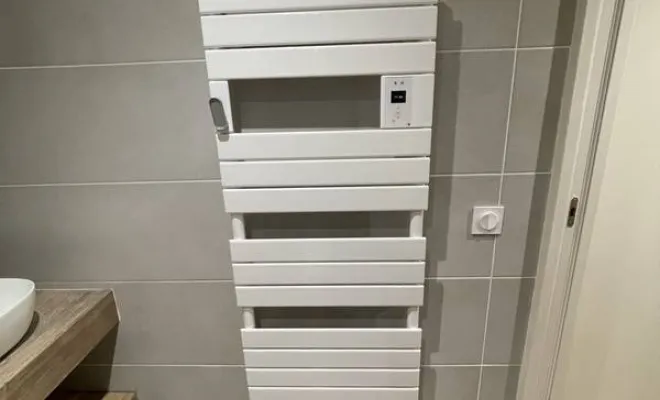 Installation de sèche serviette électrique, Fréjus, Heurtrey Électricité Générale